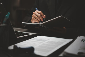 有没专门帮人贷款的人